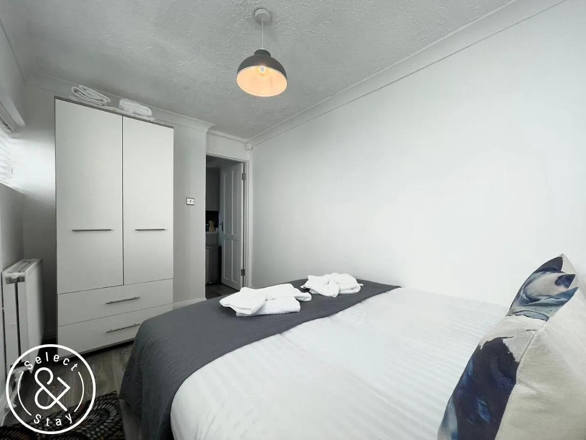 2-Bed Apartment With Garden In Vibrant Brighton District
